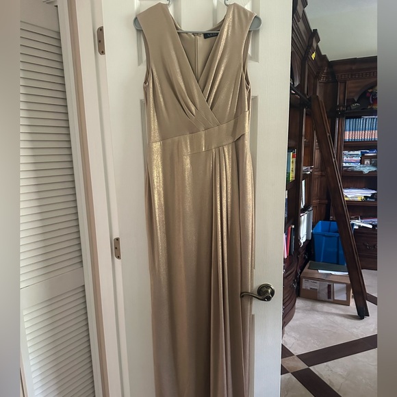 Lauren Ralph Lauren Foil-Print Jersey Surplice Gown Gold size 8 - Picture 10 of 10